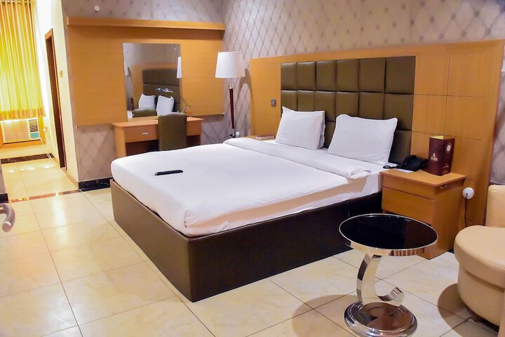 Room 8 of 49