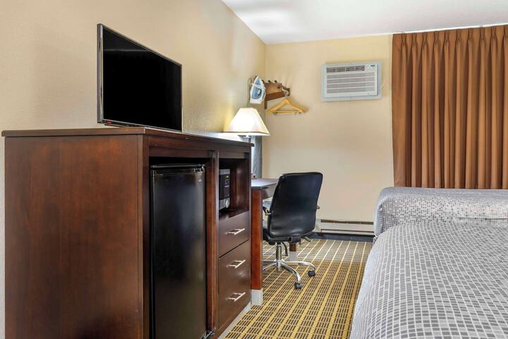 Double Bed Accessible (5 of 19)