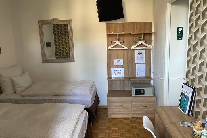 Room 11 of 76