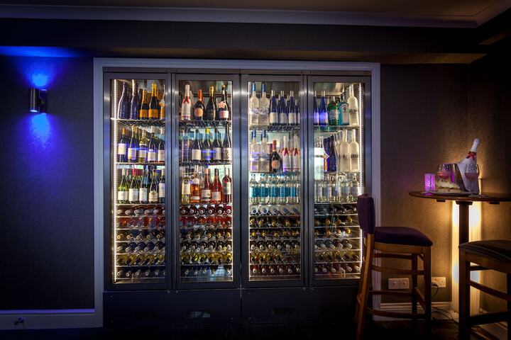 Lounge 54 of 62