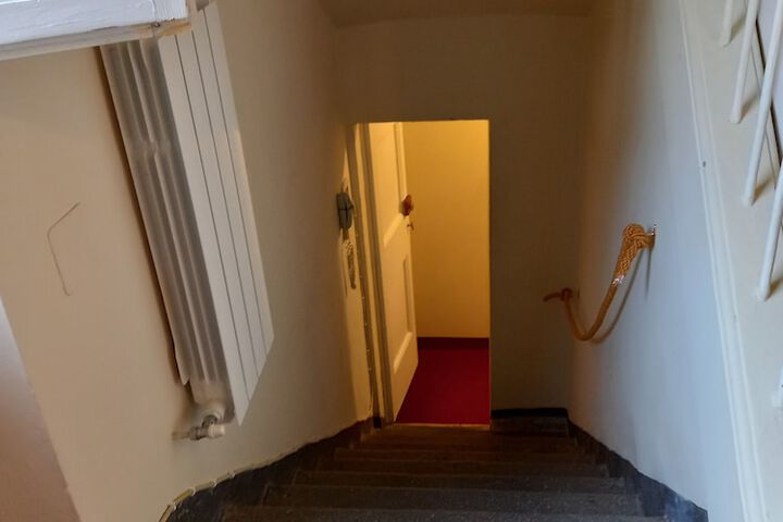 Room 8 of 72
