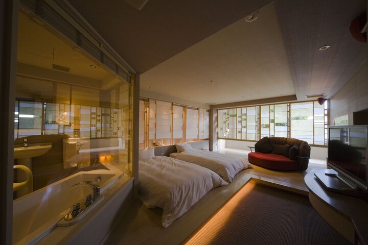 Room 27 of 125