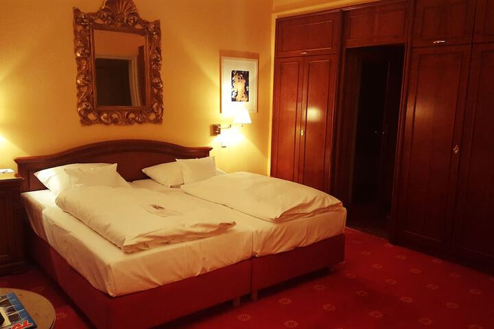 Room 10 of 67