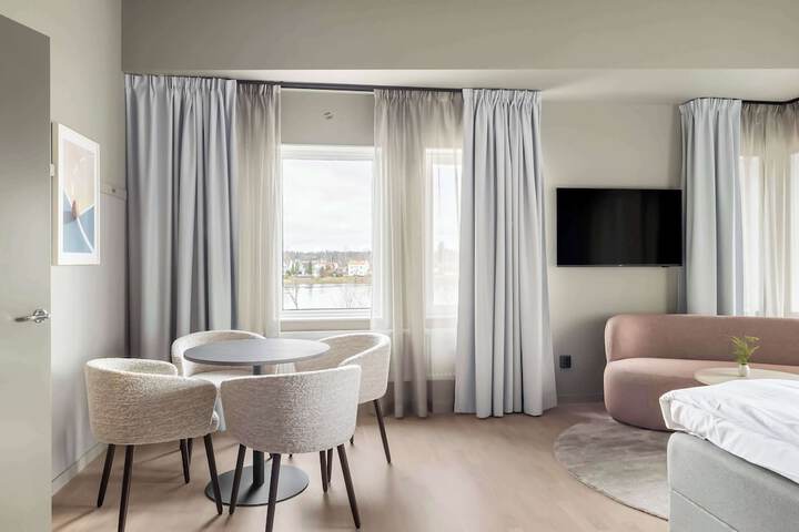 Room 27 of 37