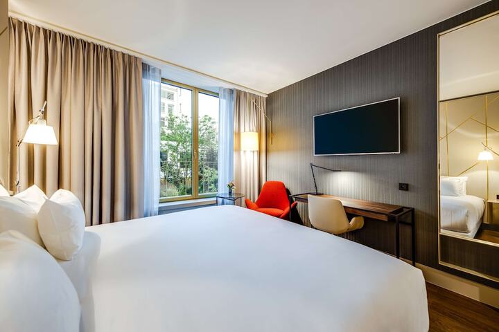 Room 7 of 37