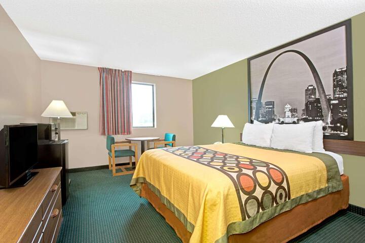 1 Queen Bed (2 of 18)