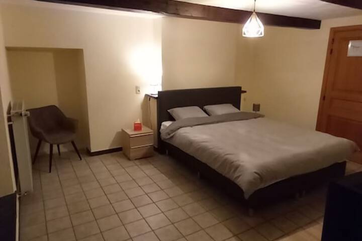 Room 3 of 8
