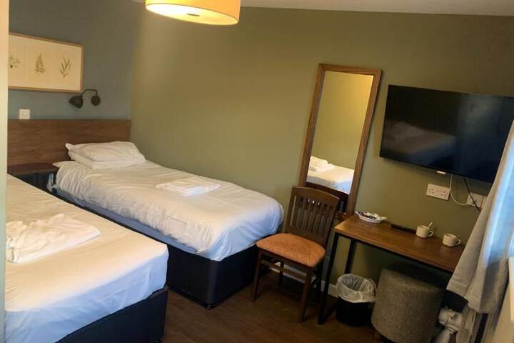 Room 4 of 19