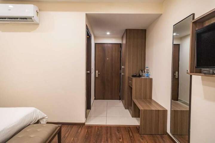 Room 4 of 42