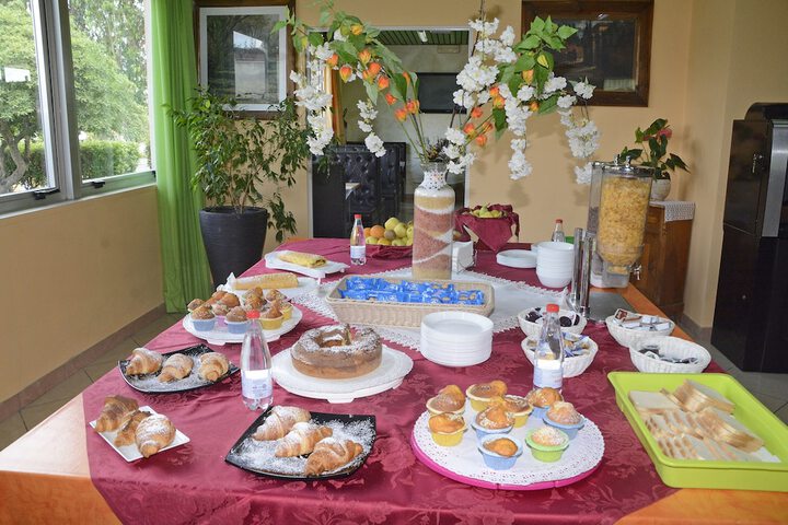 Dining 92 of 109