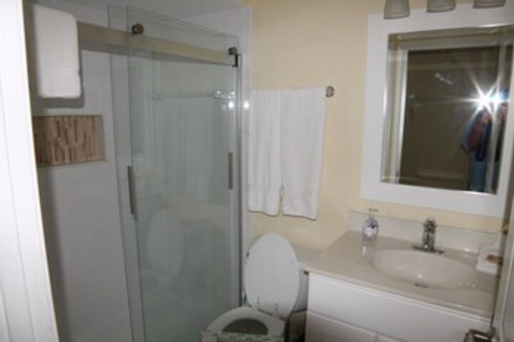 Room 6 of 32