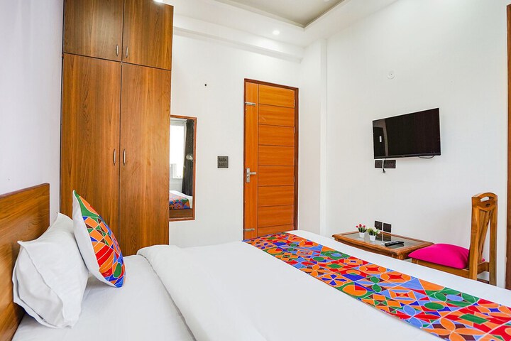 Room 16 of 28