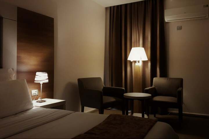 Room 7 of 37