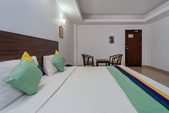 Room 10 of 33