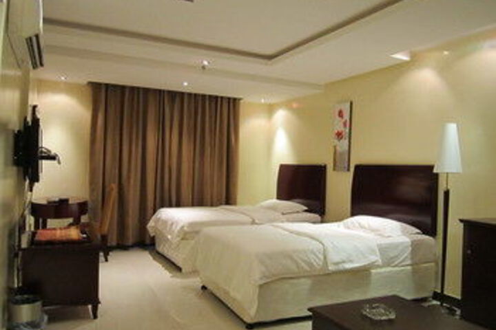 Room 4 of 17