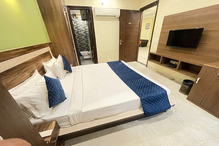 Room 6 of 44