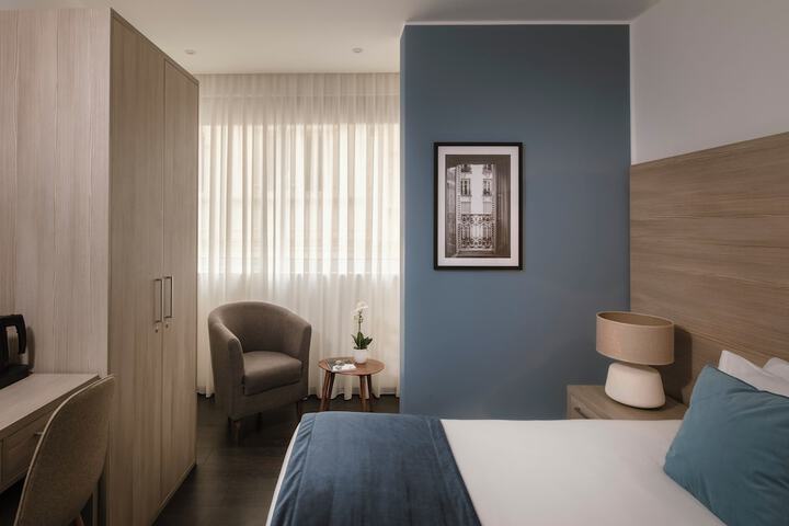 Room 12 of 32