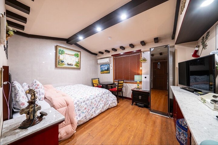 Room 15 of 40