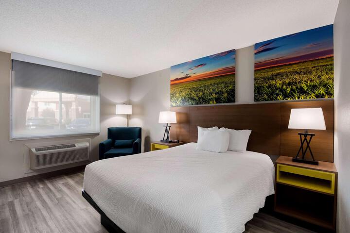 1 King Bed (6 of 6)