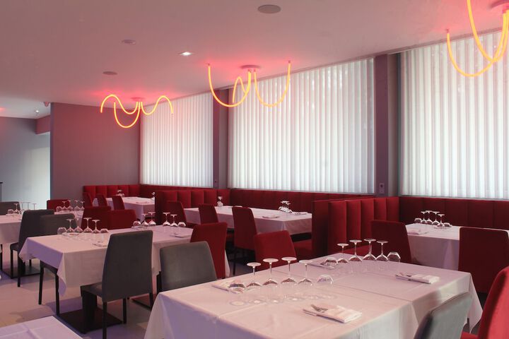 Dining 18 of 24