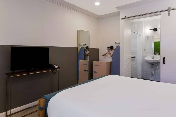 Accessible Queen Bed (6 of 18)