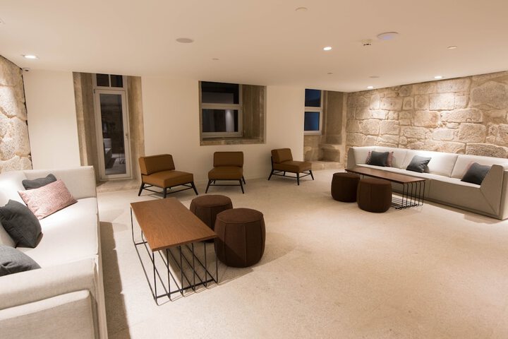 Lounge 58 of 78