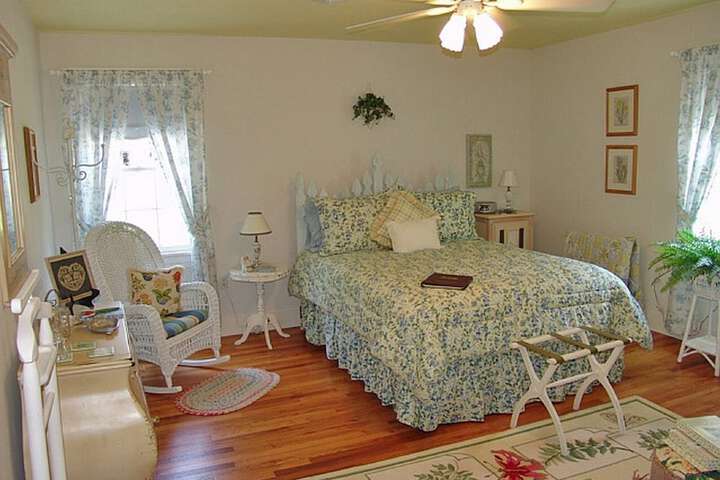 Room 4 of 43