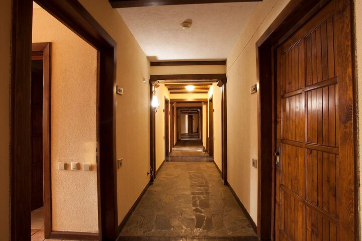 Ballroom/Hall 31 of 41