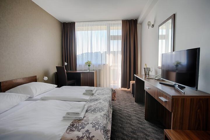 Room 4 of 48