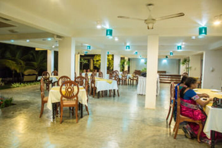 Dining 21 of 25