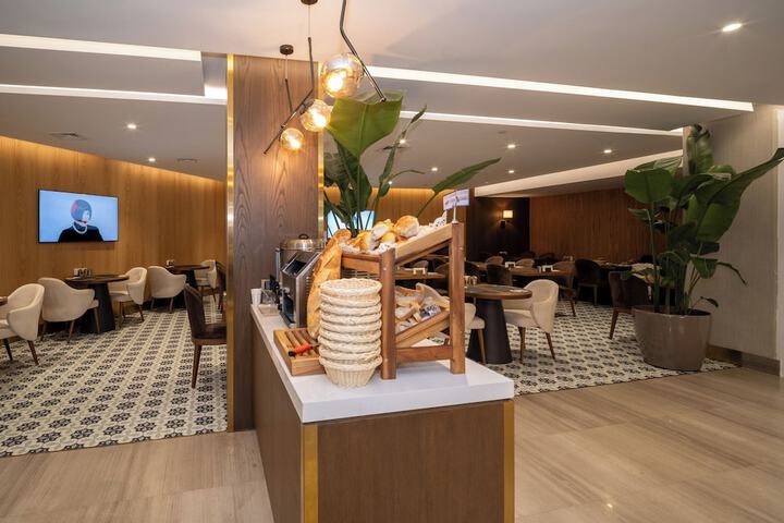 Dining 136 of 170