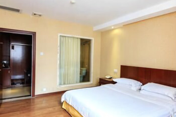 Room 2 of 7