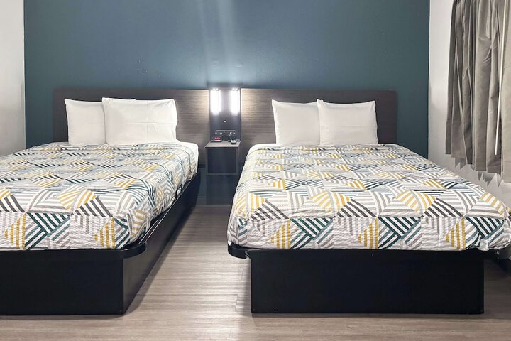 1 King Bed (1 of 19)