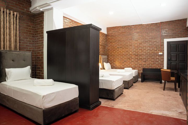 Room 7 of 40