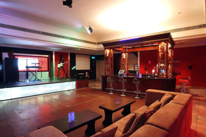 Lounge 47 of 58