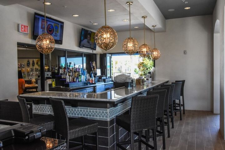 Lounge 54 of 65