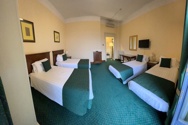 Room 26 of 121