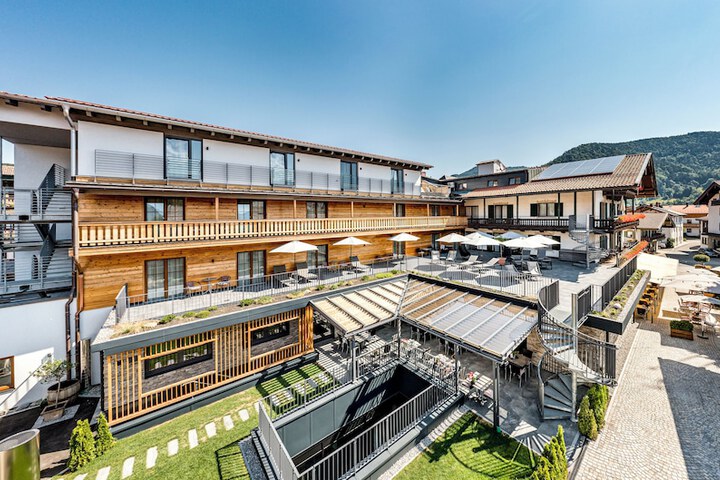 Hotel Exterior 176 of 180