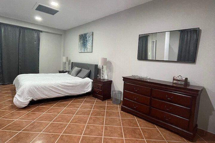 Room 9 of 25