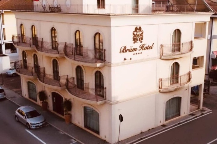 Hotel 11 of 11