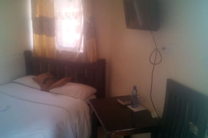 Room 7 of 18