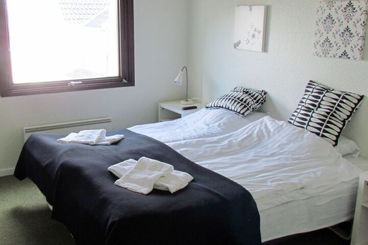 Room 2 of 40