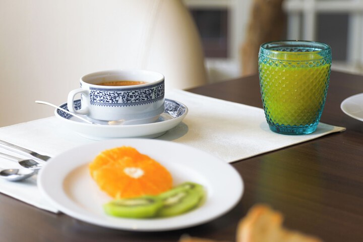 Breakfast/Coffee Service 18 of 46