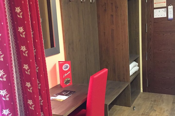 Room 11 of 63