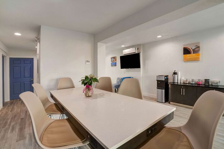 Business Center 45 of 49