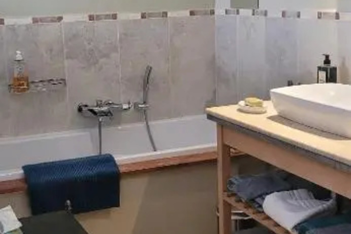 Room 7 of 13
