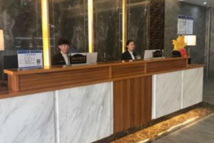 Pingjiang Binjin Hotel