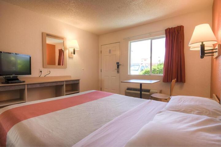 1 Queen Bed Modern (1 of 8)