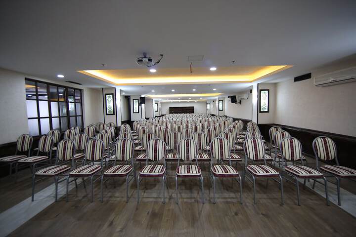 Business Center 37 of 49