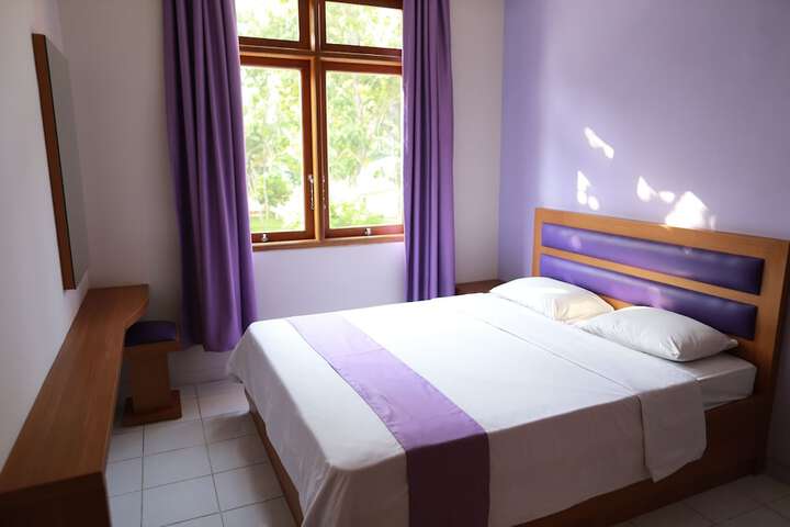 Room 8 of 90